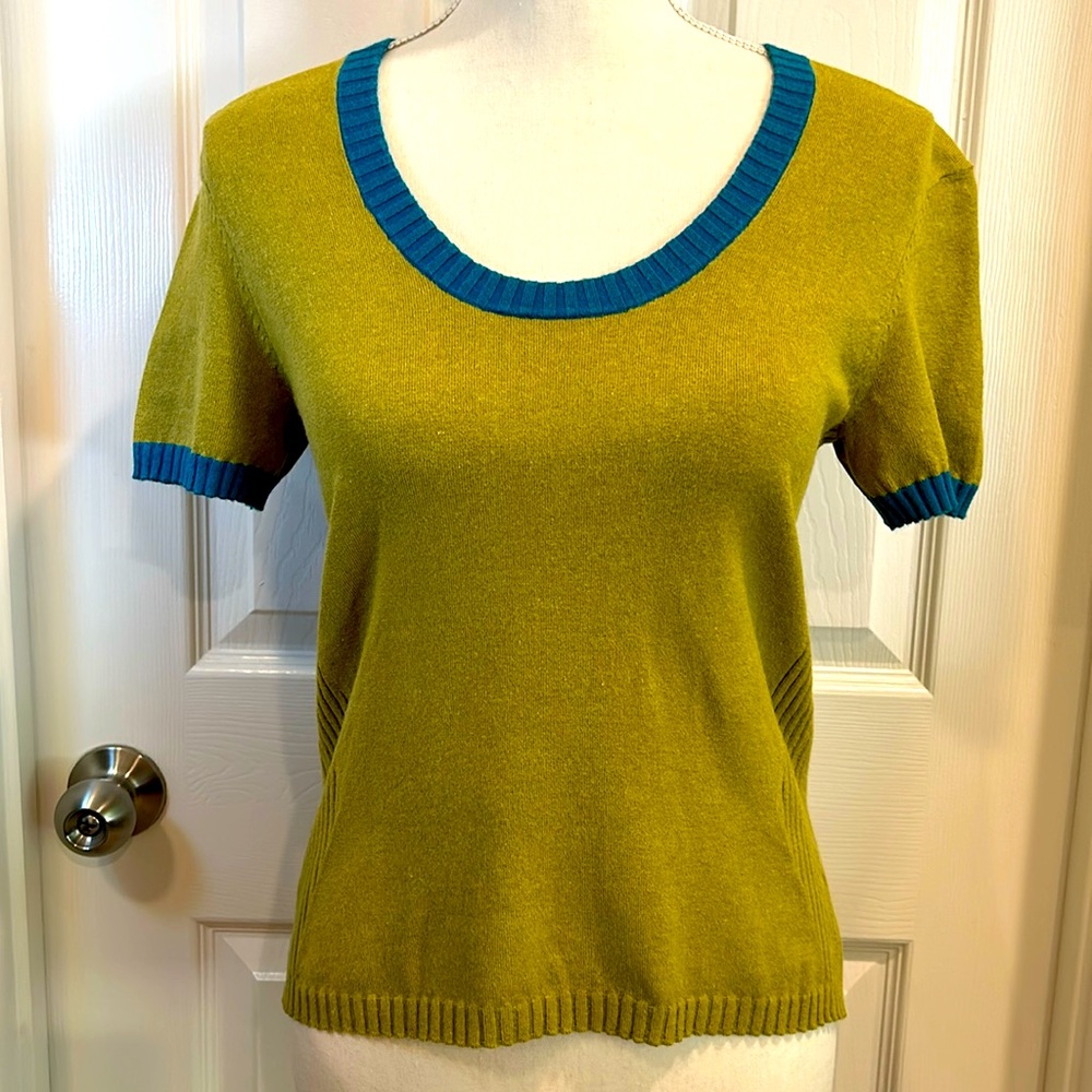 Ivy size small green knit top with teal blue trim